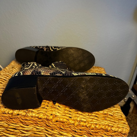 VIONIC Natural Snake Print Leather Clara Boa Ankle Booties 8.5 - Picture 6 of 9